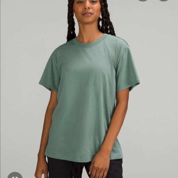 lululemon athletica Tops - GUC Lululemon athletica Sage Green Short-Sleeve Crew Tee